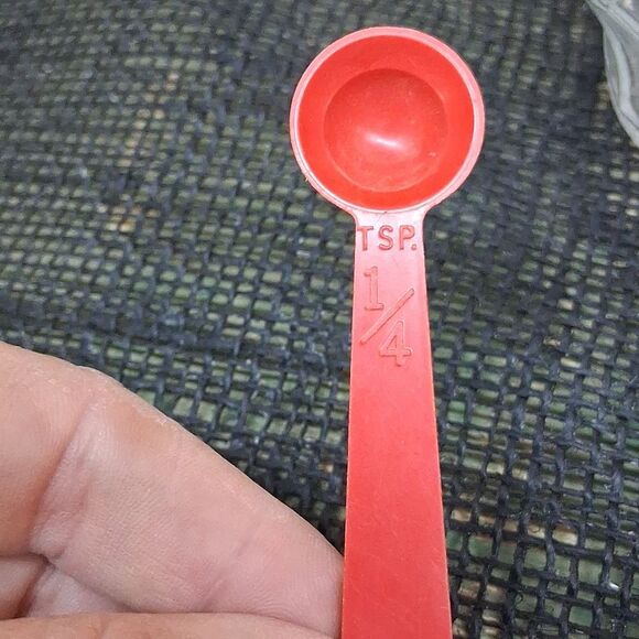 Vintage Hazel Atlas bowl, Anchor Hocking salt & pepper, & Federal syrup pitcher - Picture 7 of 12